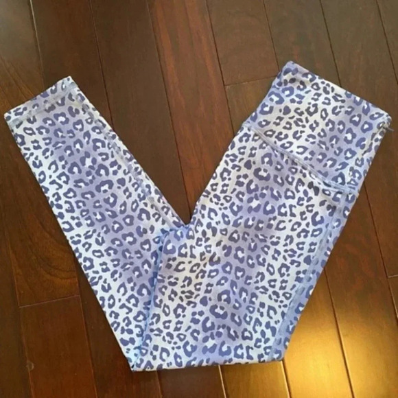 GapFit  Eclipse 7/8 Compression Legging Workout Blue Lilac Leopard Print Small - Picture 12 of 13